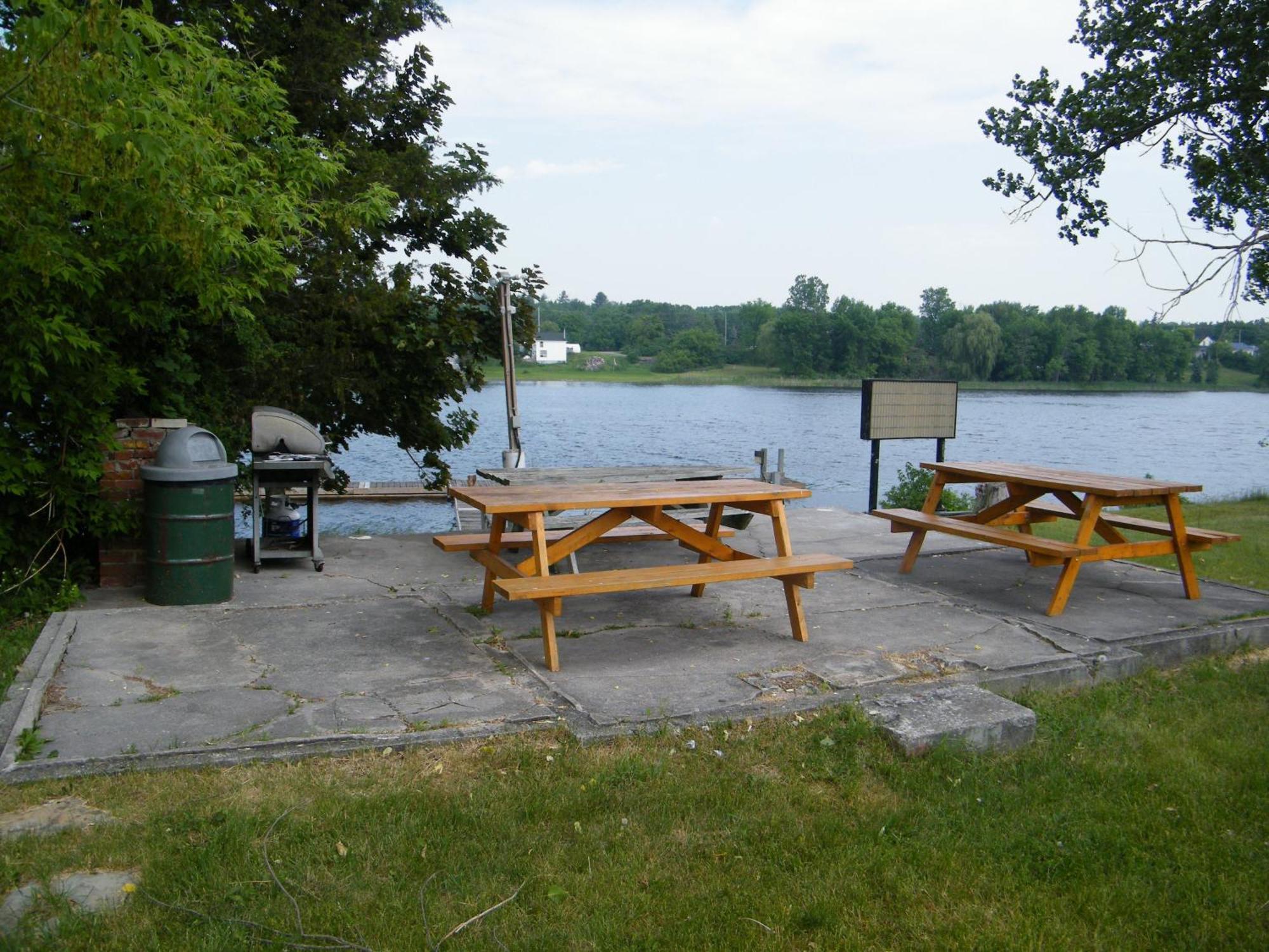 Campbellford River Inn Екстер'єр фото