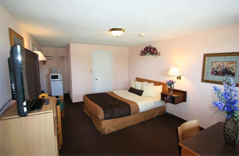 Campbellford River Inn Екстер'єр фото