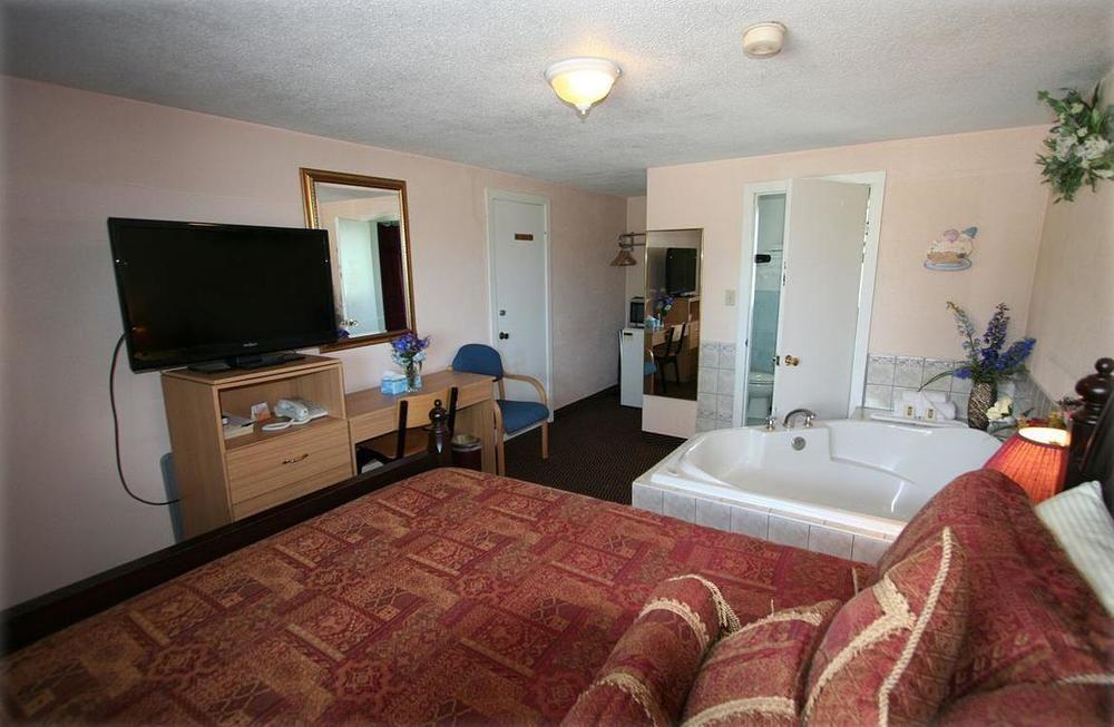Campbellford River Inn Екстер'єр фото