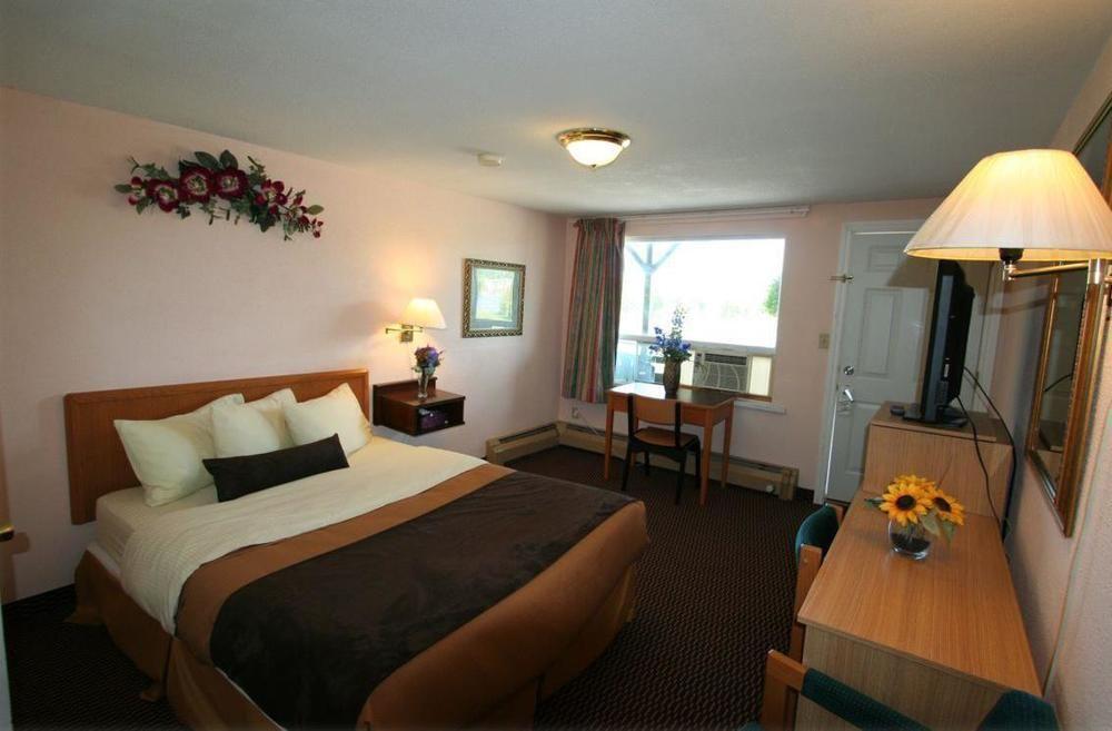 Campbellford River Inn Екстер'єр фото