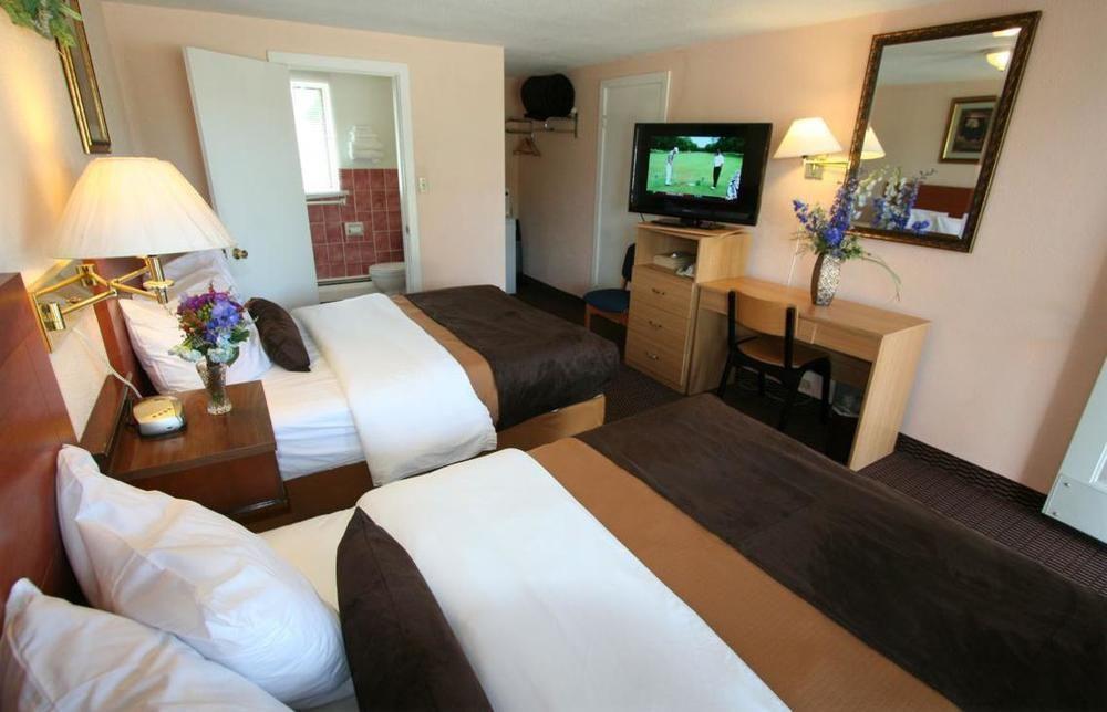 Campbellford River Inn Екстер'єр фото