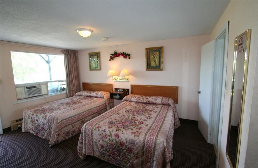 Campbellford River Inn Екстер'єр фото