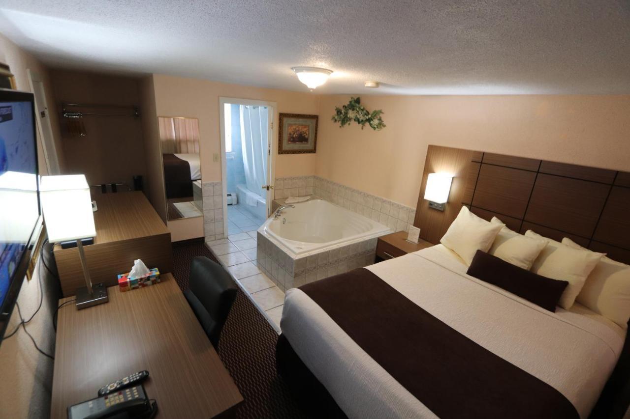 Campbellford River Inn Екстер'єр фото